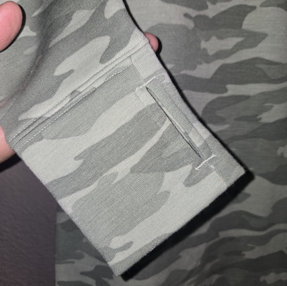 Vineyard Vines Dreamcloth Relaxed Shep Quarter Zip Shirt In Camo Dune Green - Picture 6 of 15